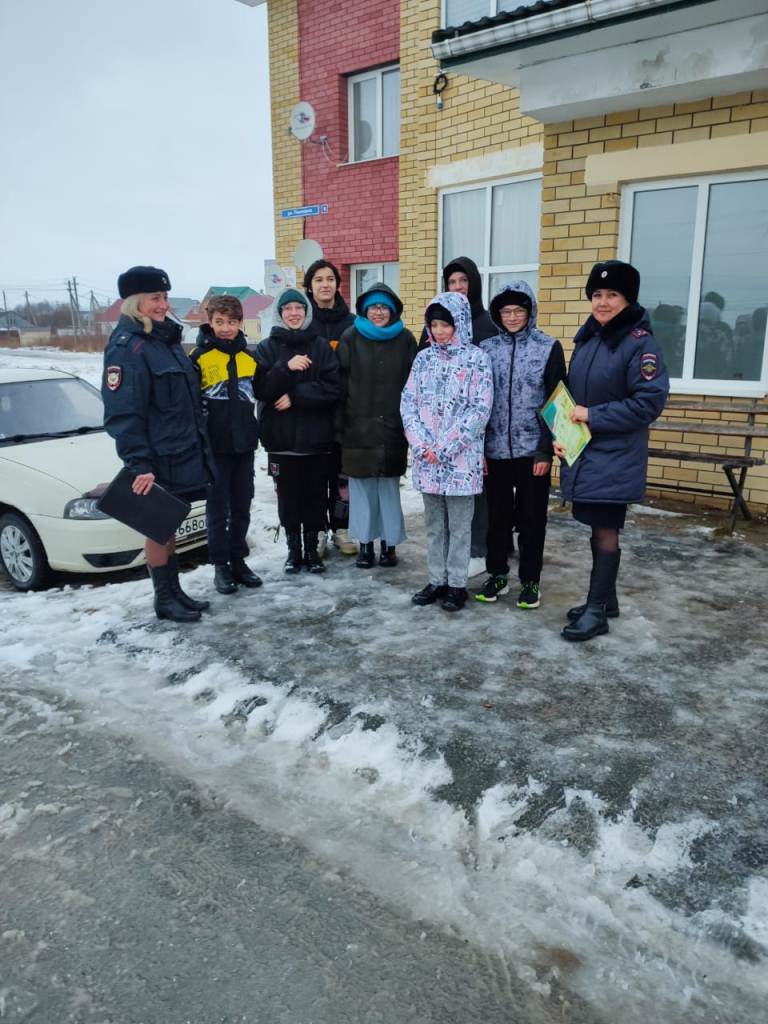 В п. Приобье проведен совместный рейд.