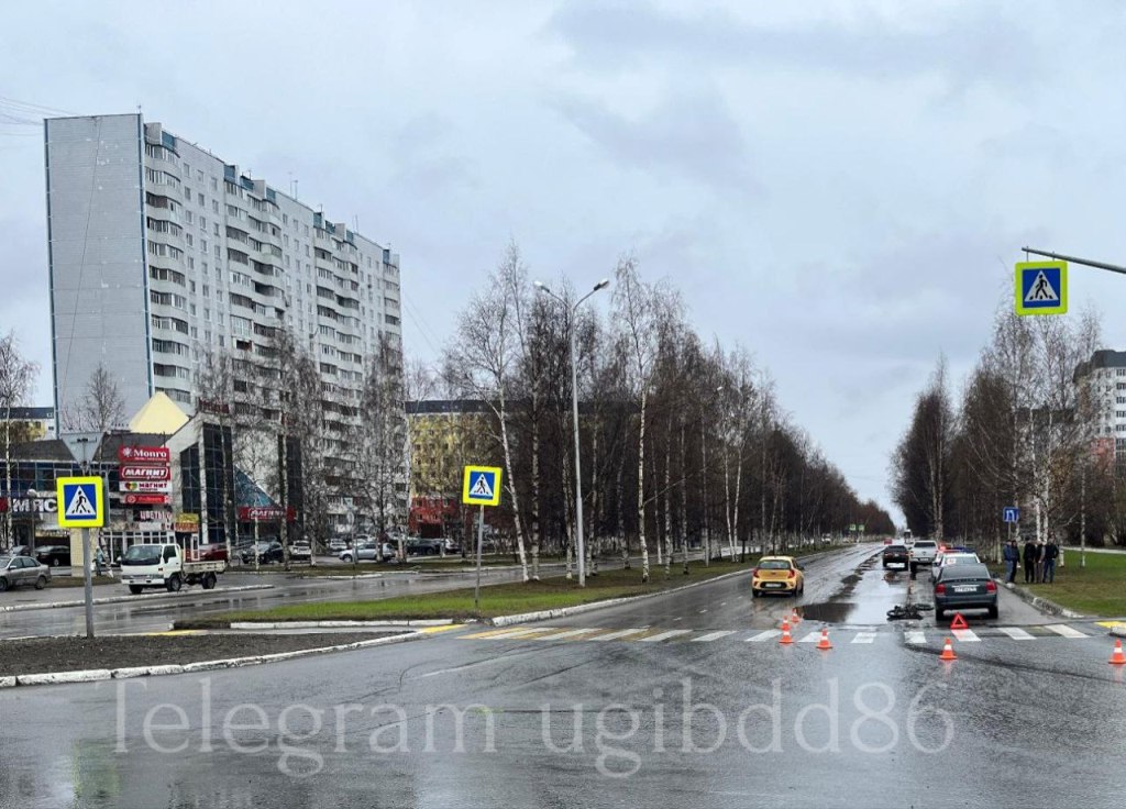 В Нижневартовске под колеса автомобиля попал юный велосипедист.