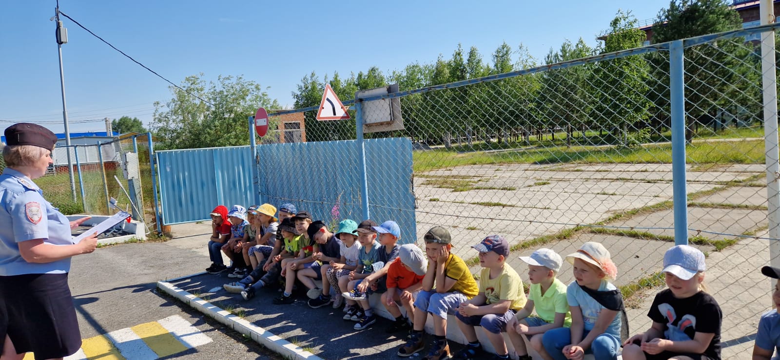 Старший инспектор по пропаганде провела тематическое занятие в автогородке.