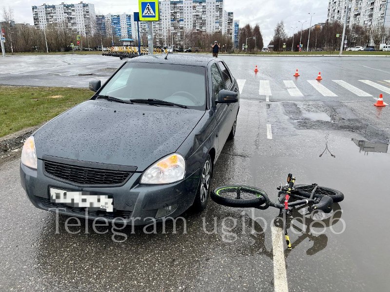 В Нижневартовске под колеса автомобиля попал юный велосипедист.