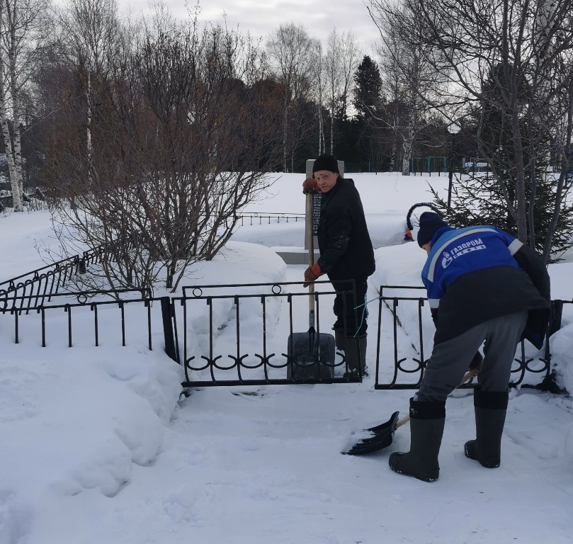 Бойцы снежного фронта работают ежедневно.