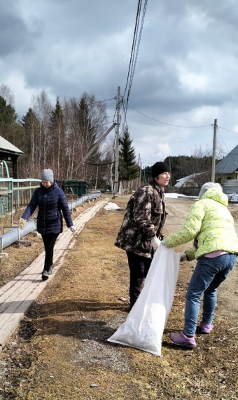 28.04.2023г в с. Пальяново в преддверии 1 Мая и Дня Победы провели субботник работники Администрации и МПМО Октябрьский район "ОКС".. 28.04.2023г в с. Пальяново в преддверии 1 Мая и Дня Победы провели субботник работники Администрации и МПМО Октябрьский район "ОКС"..
