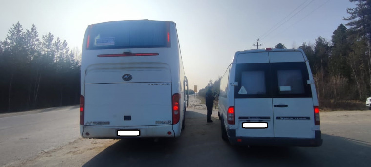 Сотрудниками технического надзора Госавтоинспекции Октябрьского района и Госавтоинспекции по г. Нягань проведена очередная сплошная проверка автобусов.. Сотрудниками технического надзора Госавтоинспекции Октябрьского района и Госавтоинспекции по г. Нягань проведена очередная сплошная проверка автобусов..