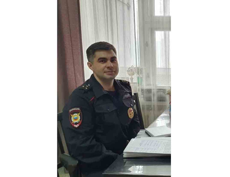 "Ко Дню образования службы участковых уполномоченных полиции МВД России расскажем об Эльчине Ахмедове участковом уполномоченном, который трудится в посёлке Перегрёбное Октябрьского района".. "Ко Дню образования службы участковых уполномоченных полиции МВД России расскажем об Эльчине Ахмедове участковом уполномоченном, который трудится в посёлке Перегрёбное Октябрьского района"..