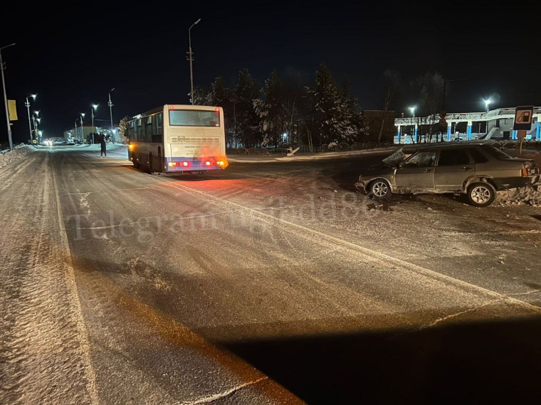 Водитель, не имеющий права управления транспортным средством спровоцировал ДТП. Водитель, не имеющий права управления транспортным средством спровоцировал ДТП.