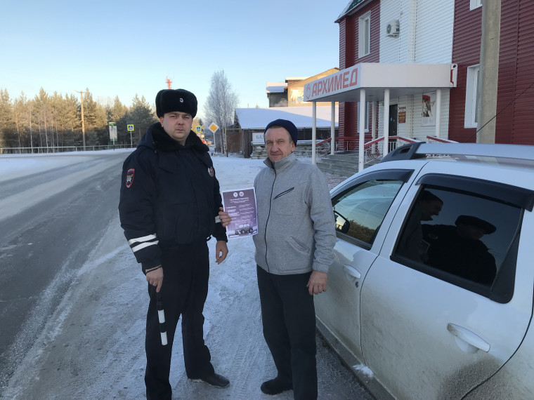 Ежедневно сотрудники Госавтоинспекции Октябрьского района напоминают водителям о правилах безопасности на дороге.. Ежедневно сотрудники Госавтоинспекции Октябрьского района напоминают водителям о правилах безопасности на дороге..