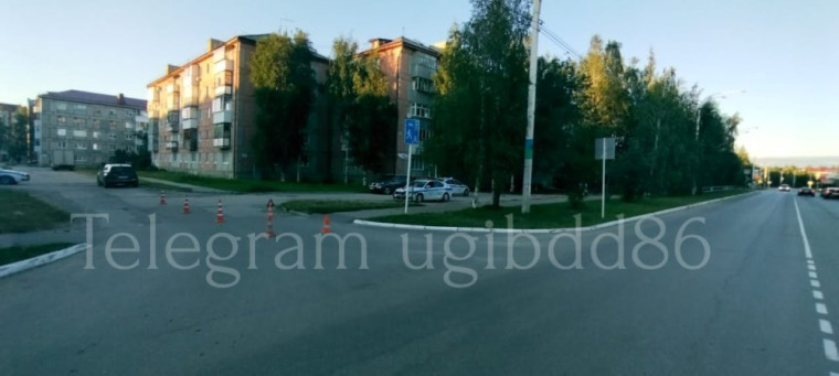 В Урае под колеса автомобиля попала юная велосипедистка. В Урае под колеса автомобиля попала юная велосипедистка.