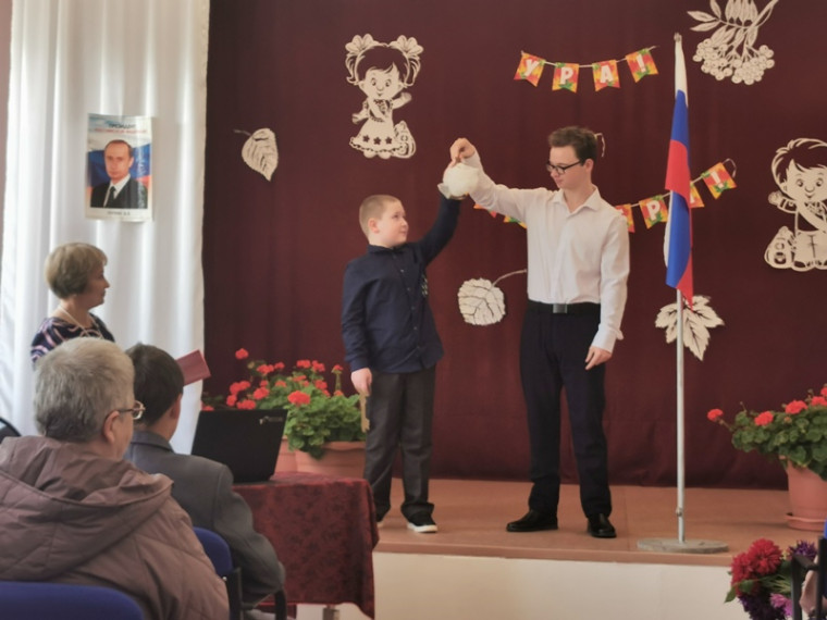 Сегодня прошла торжественная линейка, посвящённая Дню знаний в сельском поселении Каменное с.Каменное и с.Пальяново.. Сегодня прошла торжественная линейка, посвящённая Дню знаний в сельском поселении Каменное с.Каменное и с.Пальяново..