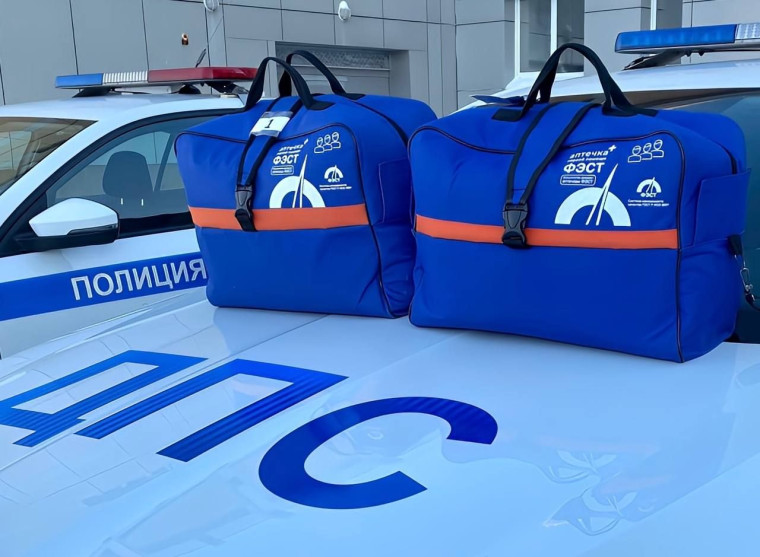 В Югре сотрудники Госавтоинспекции продолжают использовать медицинские укладки, полученные в рамках национального проекта «Безопасные качественные дороги». В Югре сотрудники Госавтоинспекции продолжают использовать медицинские укладки, полученные в рамках национального проекта «Безопасные качественные дороги».